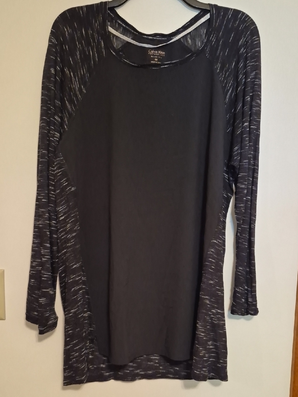Calvin Klein Womens  Black Raglan Sleeve PerformanceTop Heathered Sleeves SZ OX